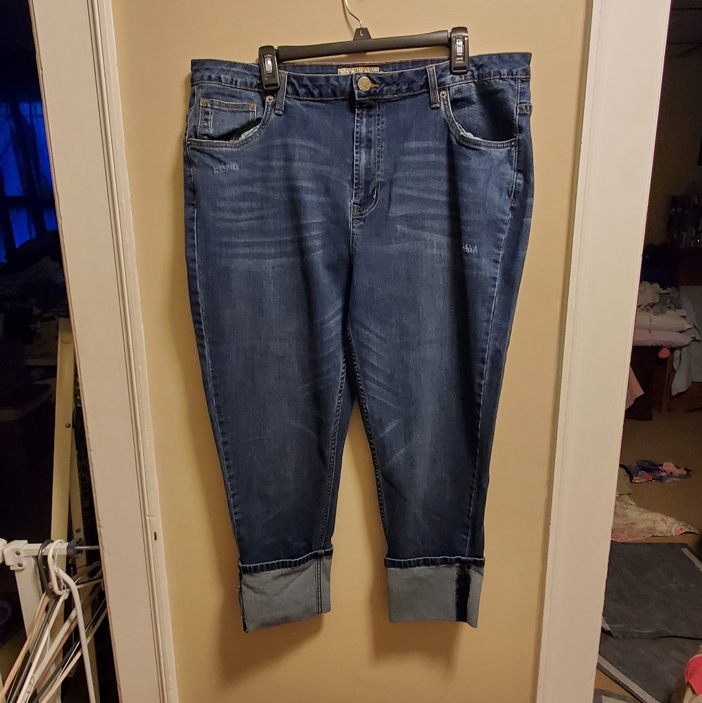 Women's Hybrid & Company Cuffed Jeans. Size 22